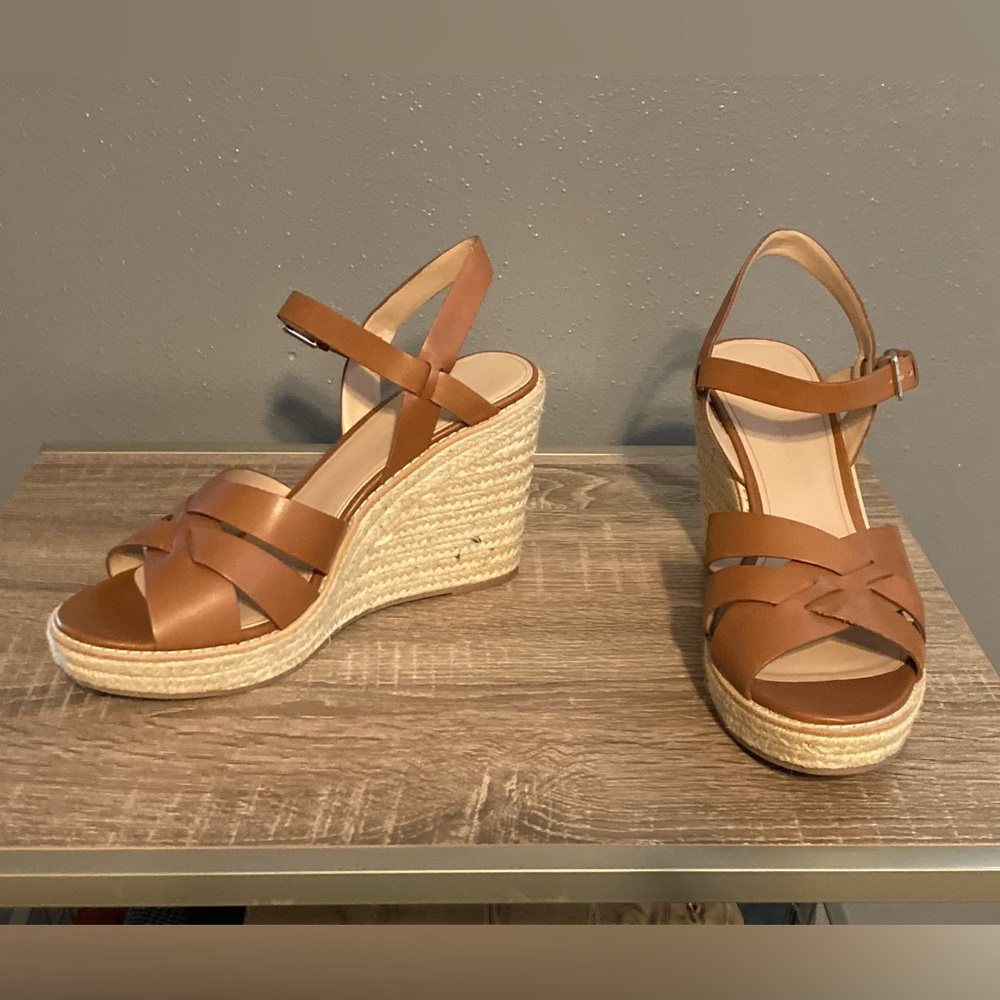 Banana Republic platform wedge sandals Tan sz 9.5